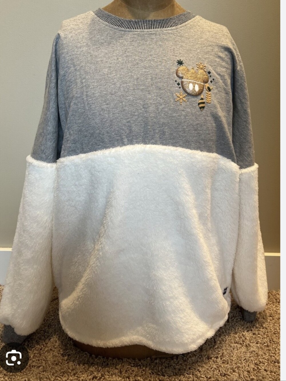Disney Spirit Jersey White Gray Epcot Festival Of The Holidays 23 Sweatshirt XL